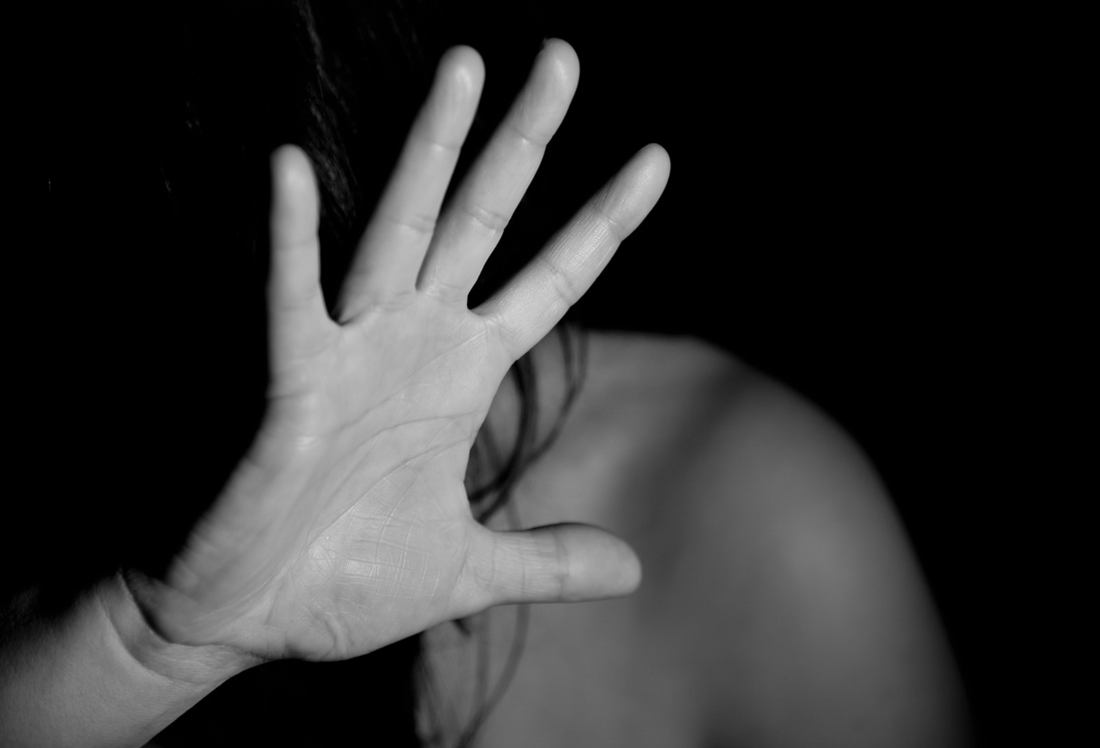 Instinct de survie : le mécanisme biologique le plus ancien de l’humanité (et pourquoi certaines odeurs l’activent instantanément)